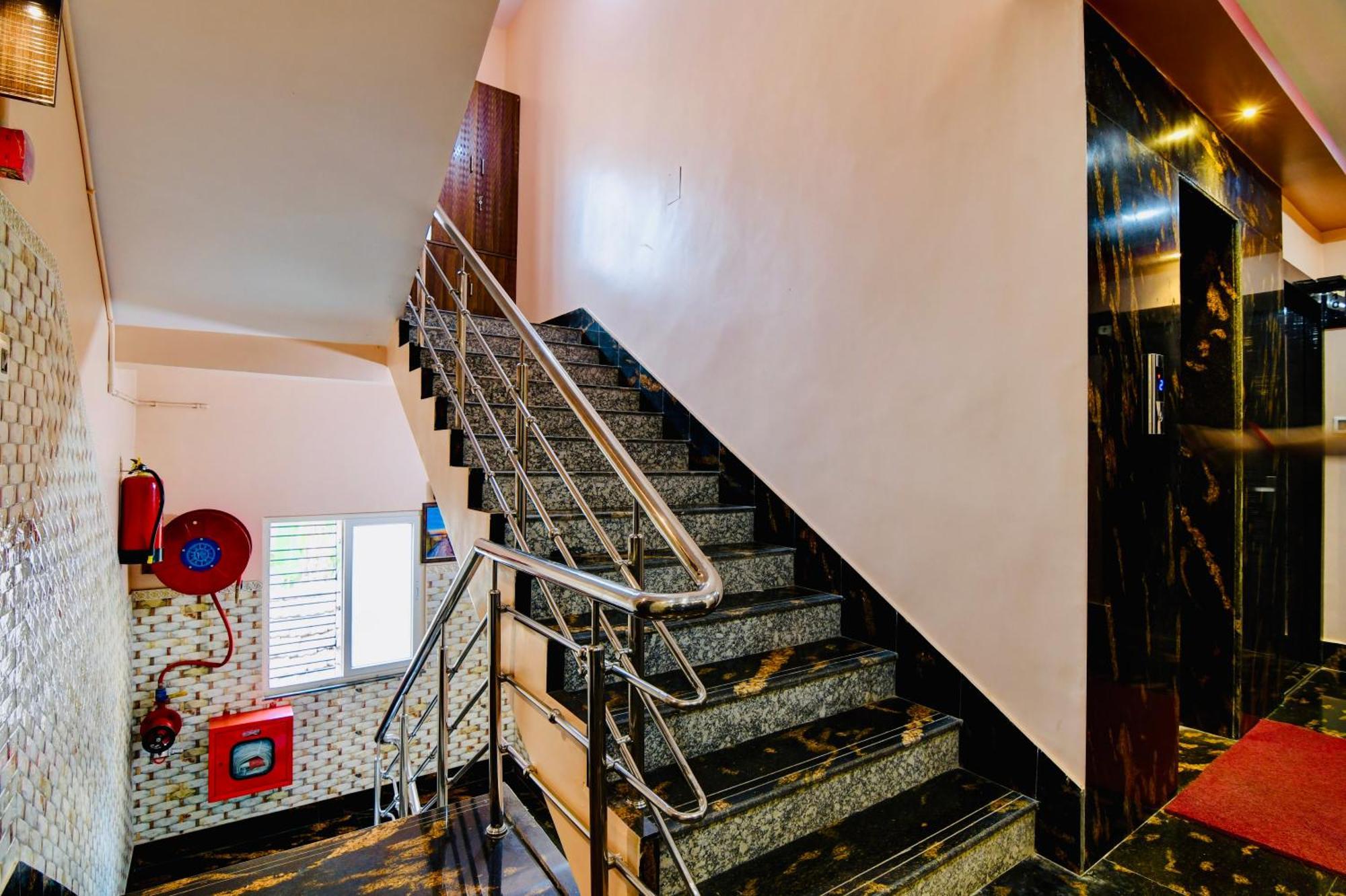 Hotel Kanan Inn Kalkuta Zewnętrze zdjęcie